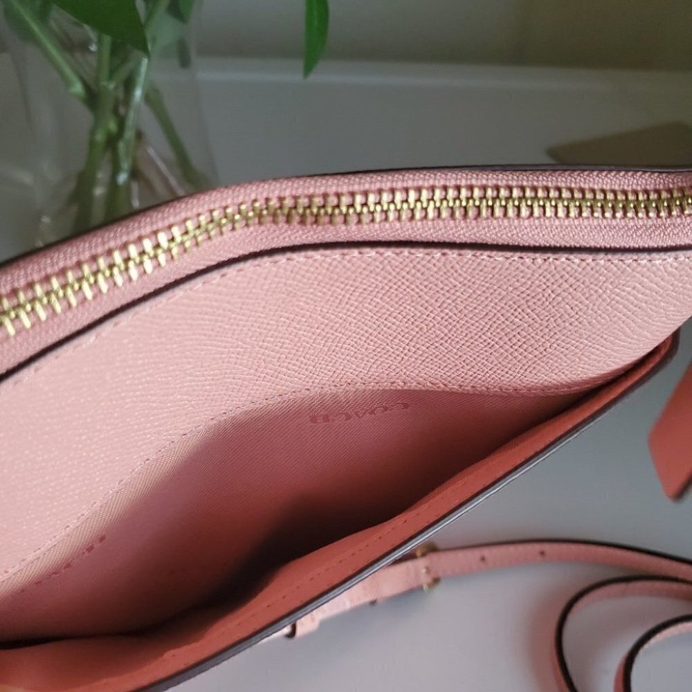 Coach crossbody peach - Picture 5 of 8